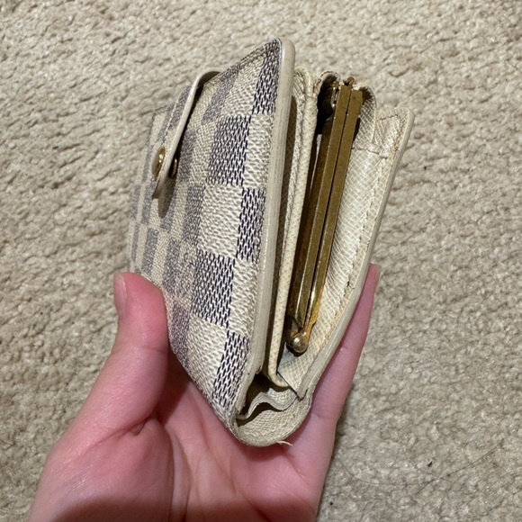 Louis Vuitton Damier Azur Kisslock Wallet - Picture 7 of 11